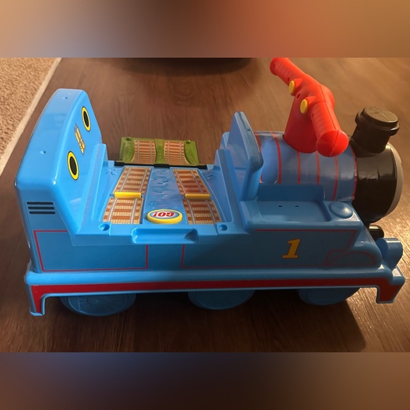 Thomas & Friends Fast Track Ride On - Picture 10 of 10